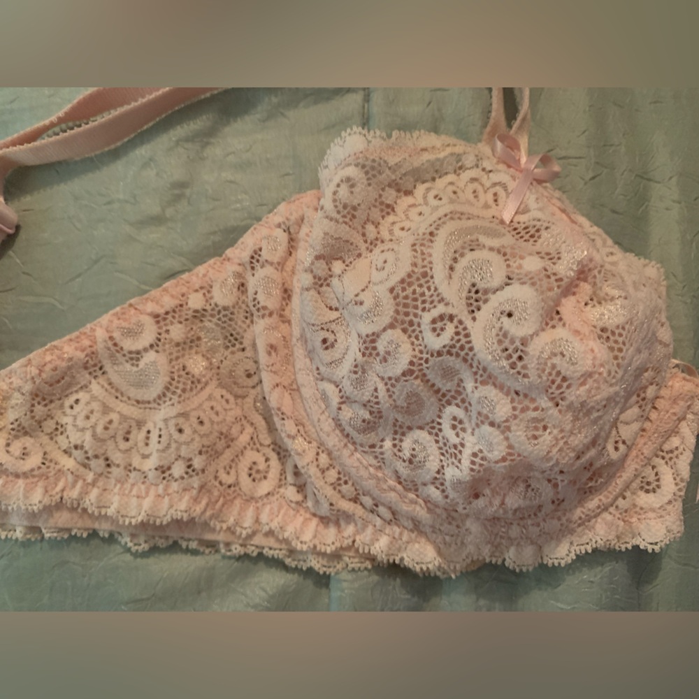 ❤️ 3/$20 - Victoria’s Secret full lace underwire bra 36B